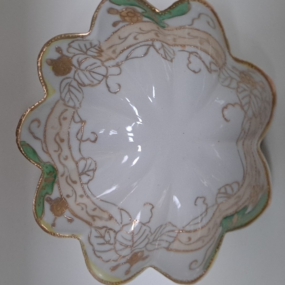 Antique Nippon Scalloped Footed Bowl | Hand painted | Japan - Picture 6 of 10